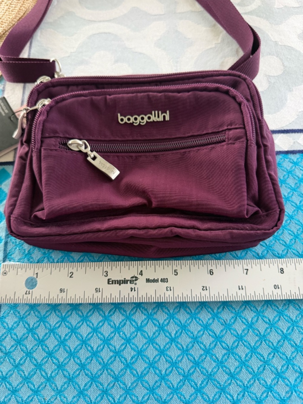 Baggallini Triple Zip crossbody purse - Picture 3 of 5